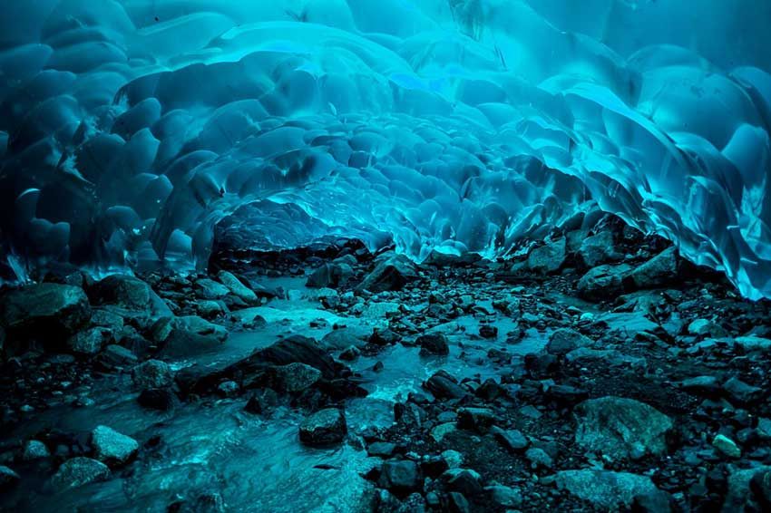 غار یخی مندنهال زیبایی شگفت انگیز یک غار یخی در آمریکا