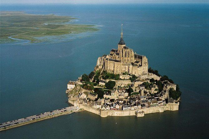 جزیره‌ی رویایی مونت سنت میشل در فرانسه و صومعه قرون وسطایی آن