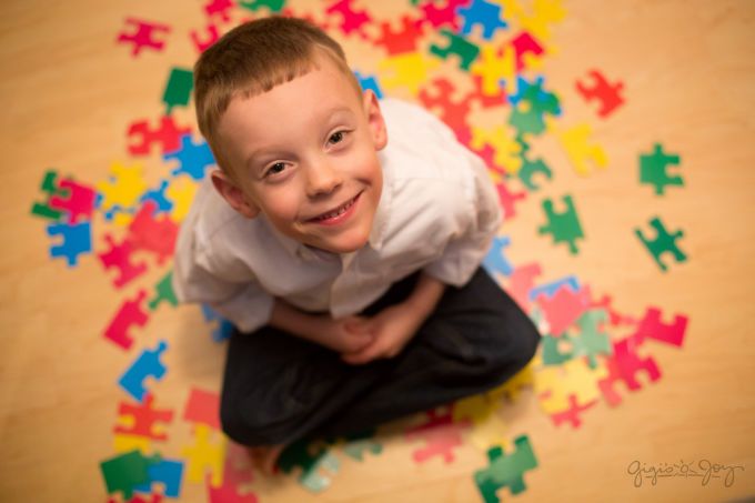 اختلال اوتیسم | اطلاعات کامل درباره اوتیسم و علایم و علل آن