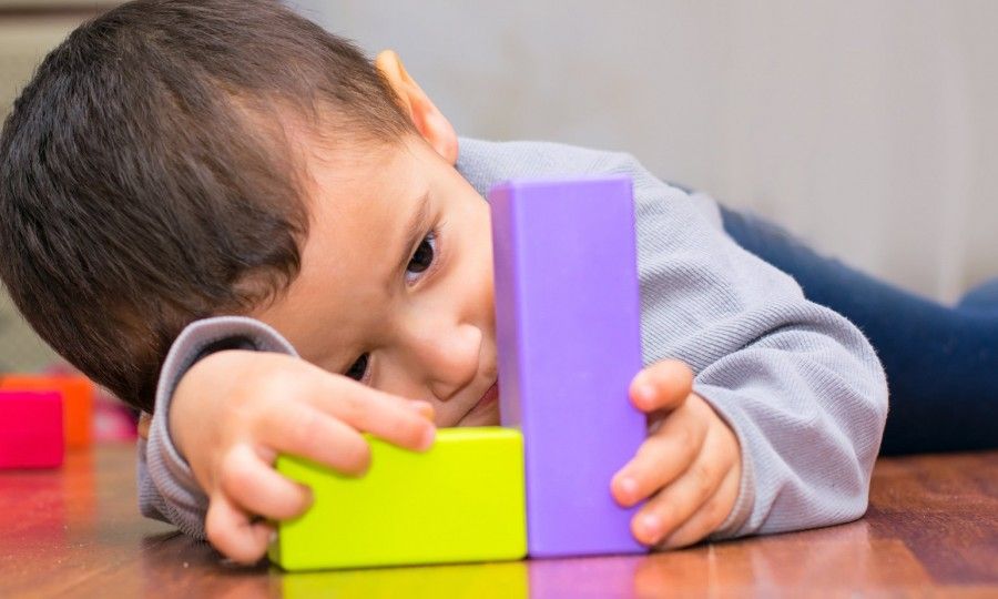 اوتیسم در کودکان | جامع ترین نشانه های اوتیسم در کودکان