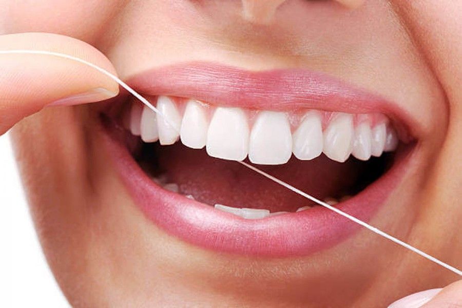 نخ دندان | چرا باید نخ دندان را همراه با مسواک فراموش نکنید؟