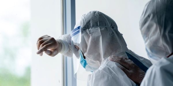 واکنش وزارت بهداشت به خودکشی چندین دانشجوی پزشکی | واکسیناسیون دانشجویان تا آخر پاییز
