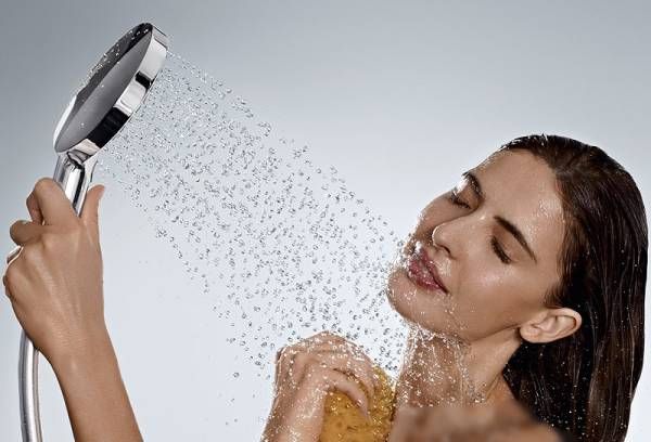 آیا می دانید هر روز دوش گرفتن چه عوارضی دارد؟ چگونه بدون دوش گرفتن تمیز باشیم؟