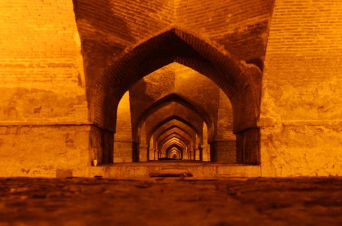 سی و سه پل؛ معروفترین اثر تاریخی اصفهان که باید ببینید