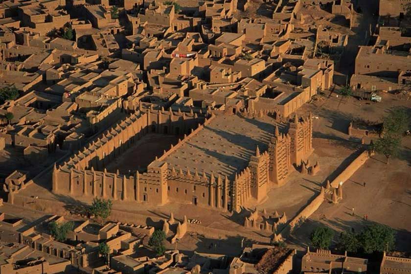 بزرگترین مسجد خشتی جهان در کدام کشور قرار دارد؟