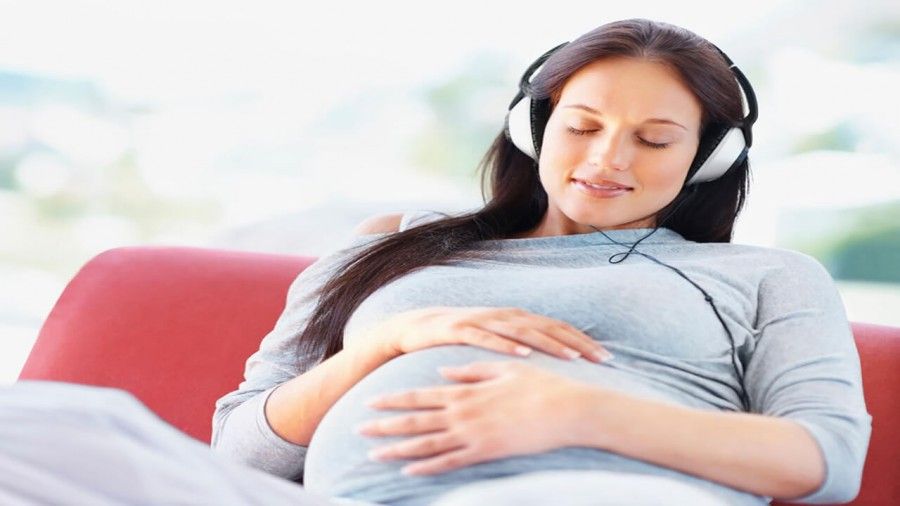 آیا شما باردار هستید؟ 8 کار ساده که می توانید برای داشتن بچه باهوش انجام دهید
