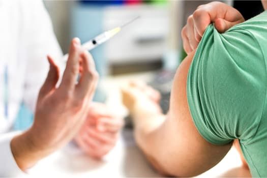 افرادی که واکسینه شده اند هنوز با خطر کووید-19 مواجه هستند