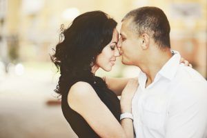 عشق واقعی و عشق فانتزی چیست؟ چه تفاوت هایی بین عشق واقعی و عشق فانتزی وجود دارد؟