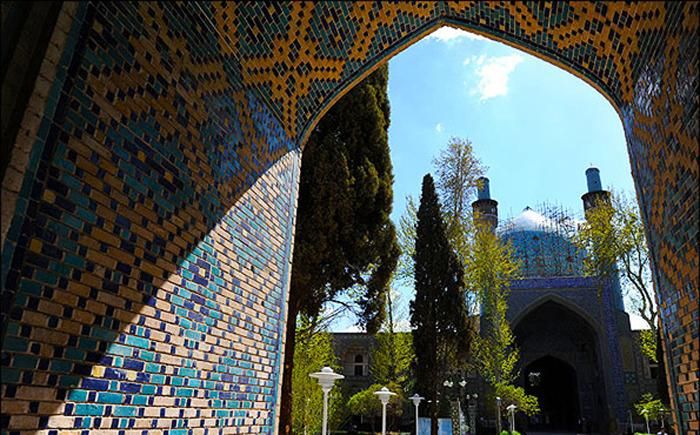 مکتب فلسفی اصفهان چیست و چه کسی آن را بنیان گذاشت؟