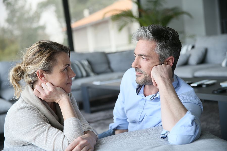 آیا واقعا برای داشتن یک رابطه شاد به صداقت کامل نیاز دارید؟