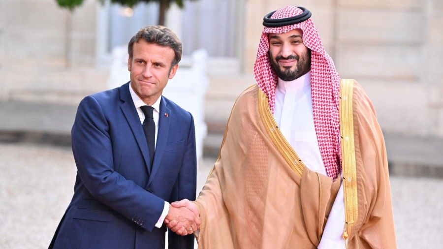 مکرون در پاریس با ولیعهد عربستان سعودی درباره انرژی گفتگو کرد