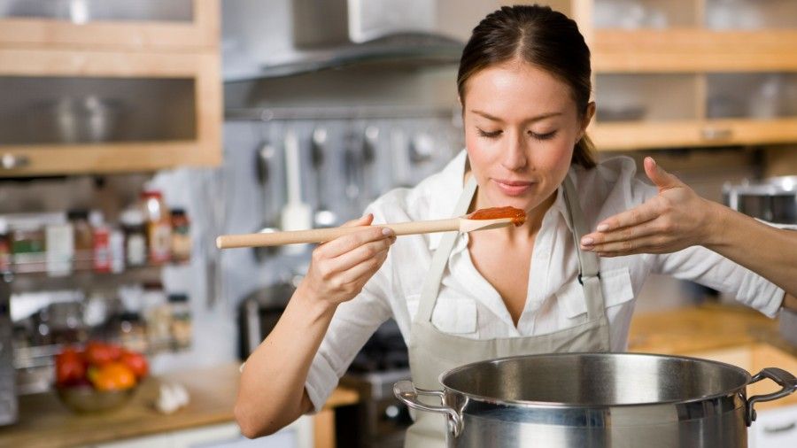 اشتباهات رایج خانم‌ها در آشپزی