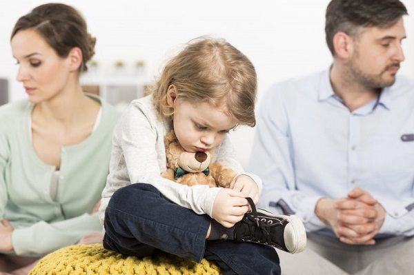 آیا باید به خاطر فرزندان با هم بمانید یا طلاق بگیرید؟