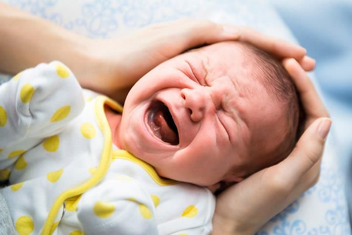 کولیک نوزاد چیست؟ علل، علائم و راه‌های درمان کولیک نوزاد