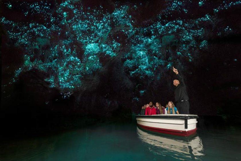 غار وایتومو غاری با سقفی پر از ستاره