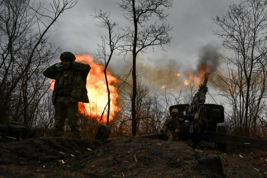 گلوله های توپخانه علیرغم آتش بس در خطوط مقدم اوکراین به پرواز درآمدند