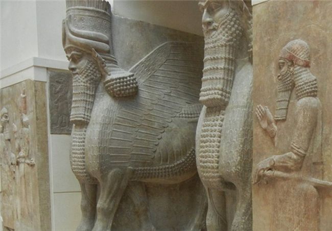تاراج آثار باستانی در زمان ناصرالدین شاه به دلیل نادانی و بی سوادی