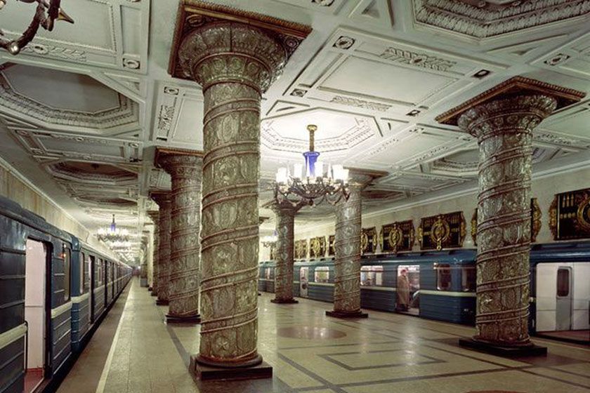 ایستگاه های متروی سنت پترزبورگ زیبا و سحرآمیز