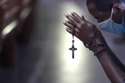 آیا انسان در مواجهه با بحران مذهبی‌تر می‌شود؟