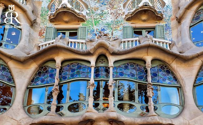 قصر شگفت انگیز کازا میلا در اسپانیا