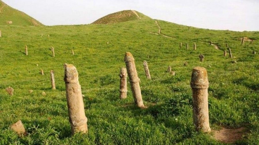 قبرستانی عجیب با مقبرههای مرموز
