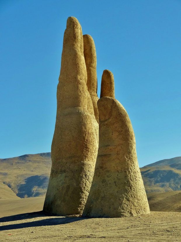 مجسمه دست بیابان در شیلی چگونه ساخته شد؟