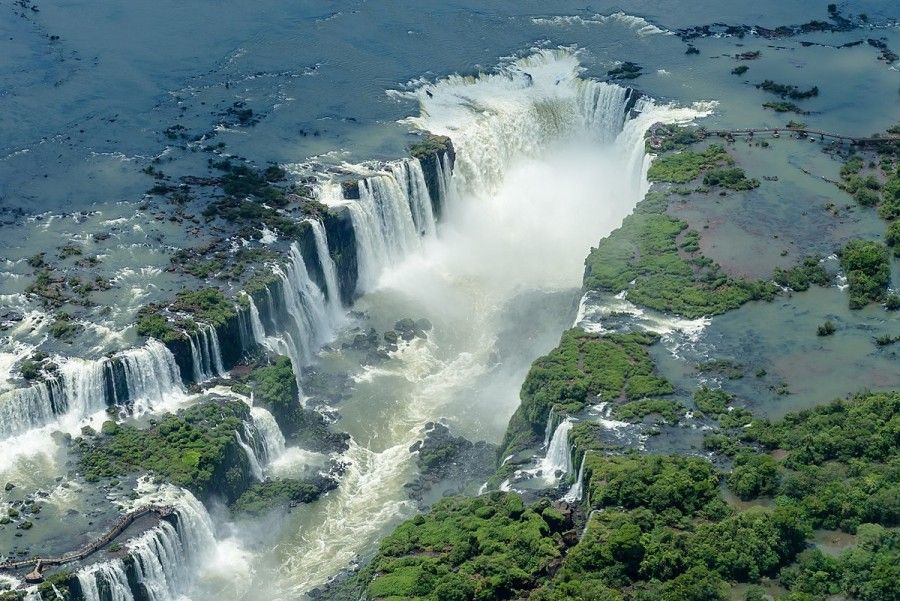 آبشارهای ایگواسو برزیل از شگفت انگیزترین آبشارهای جهان