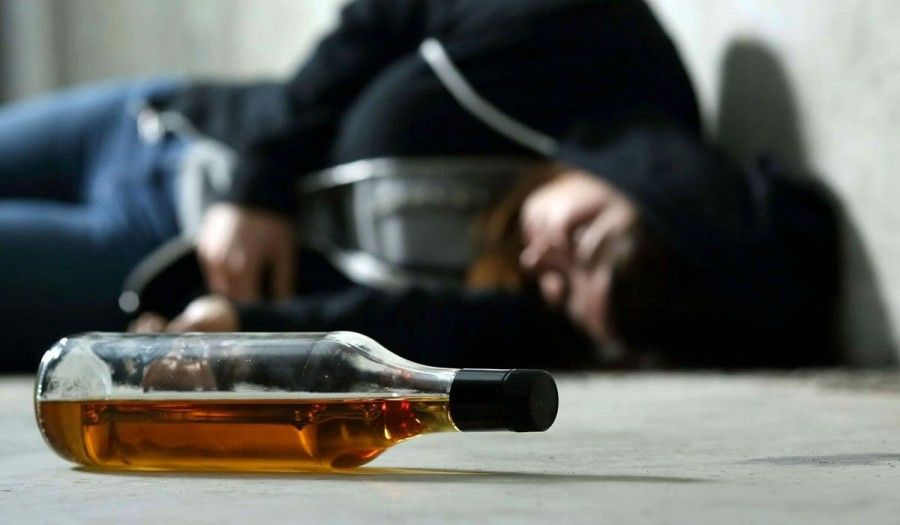 زنگ خطر به صدا درآمده است؟/ افزایش زنان و نوجوانان الکلی در ایران