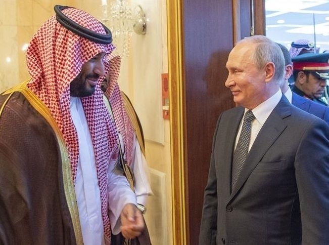 عربستان عرضه نفت را کم می‌کند، روسیه ارزان می‌فروشد / پوتین برای دور زدن تحریم، چگونه بازار نفت دنیا را به هم ریخته است؟