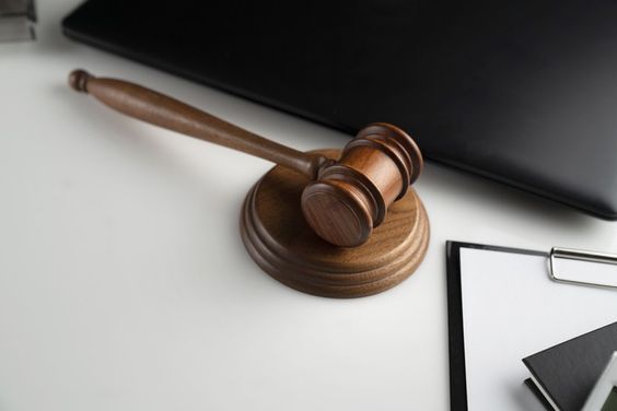 چگونه وکیل مناسب را انتخاب کنیم؟ راهنمای کامل برای یافتن بهترین وکیل برای مورد حقوقی خود