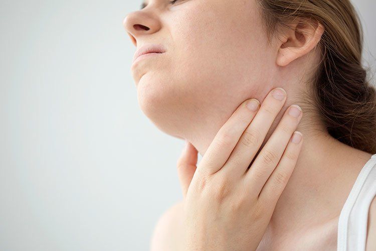 تورم گردن نشانه چیست؟ راهحلهای تشخیص علت تورم گردن