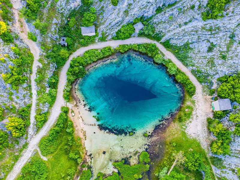 زیبایی‌های خیره کننده چشمه چشم زمین: یک چشم آبی در قلب کرواسی