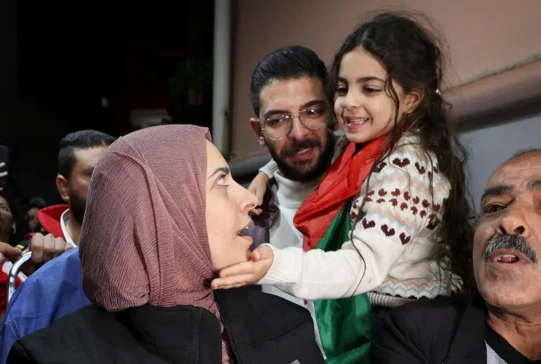 شادی و اشک و هلهله برای غزه... صحنه هایی از آزادی زنان و پسران فلسطینی
