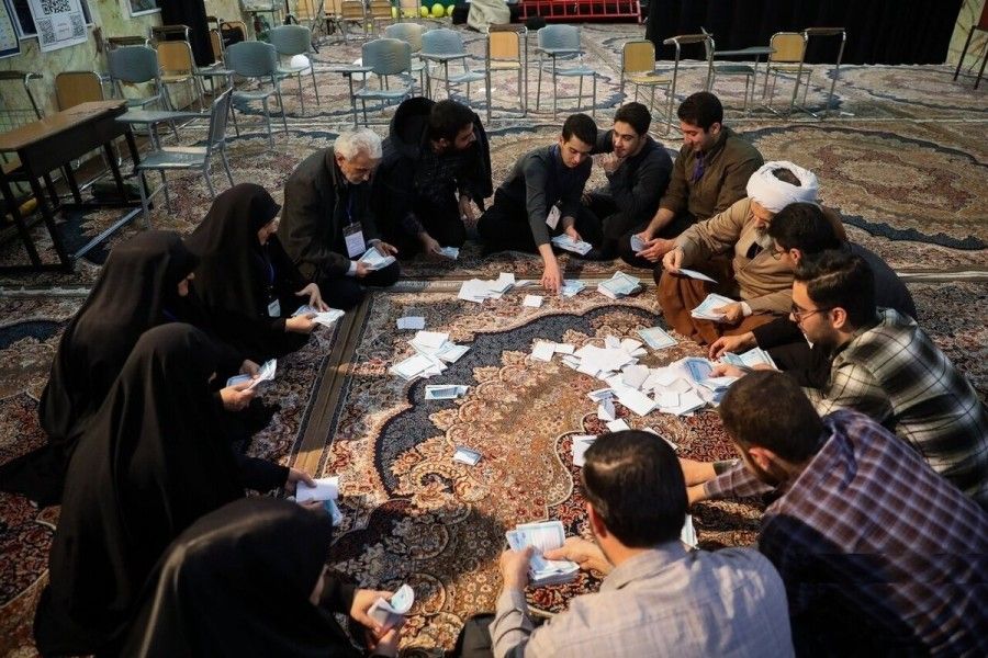 روزنامه جمهوری اسلامی: نفر اول انتخابات تهران نماینده ۶ درصد مردم است/ در برگه‌های رأی بجای نام کاندیدا‌ها قیمت کالا‌ها را نوشته اند