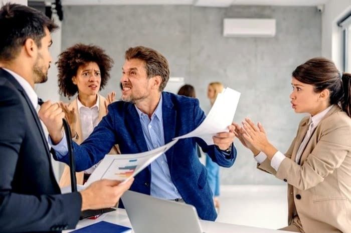 چگونه خشم دیگران را کنترل کنید؟ راهکارهایی برای حفظ آرامش در درگیری ها
