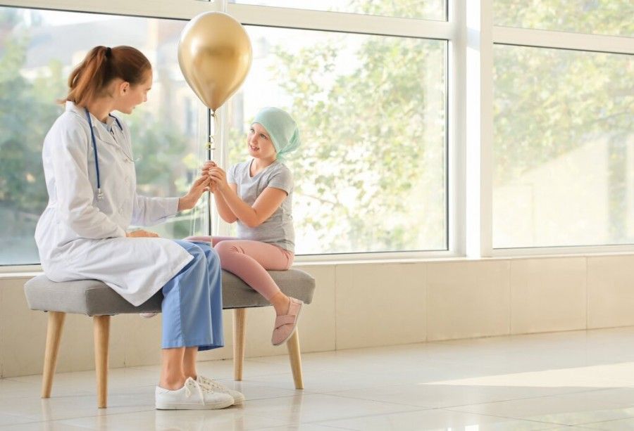 والدین چگونه به فرزندشان بگویند سرطان دارد؟
