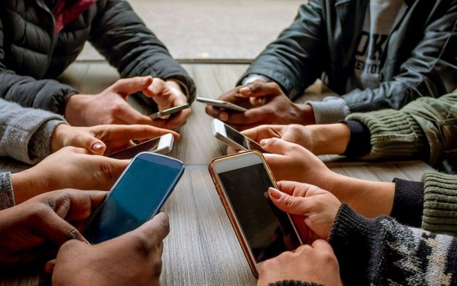 بین استفاده بیش از حد از صفحه نمایشها و حملات قلبی چه ارتباطی وجود دارد؟