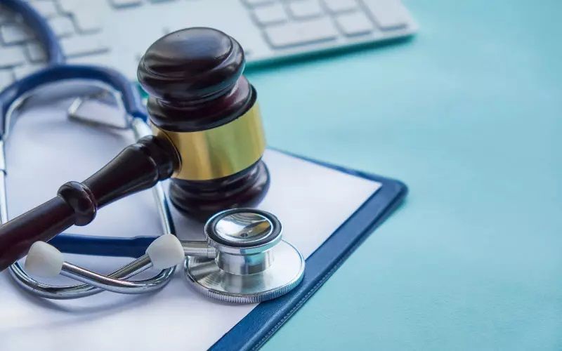 تأثیر حقوق مالکیت فکری بر نرخ نوآوری در صنعت داروسازی: یک تحلیل همه جانبه