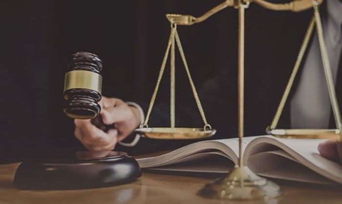 حقوق مالی اولیای دم بعد از فوت قاتل: راهنمای کامل قانونی
