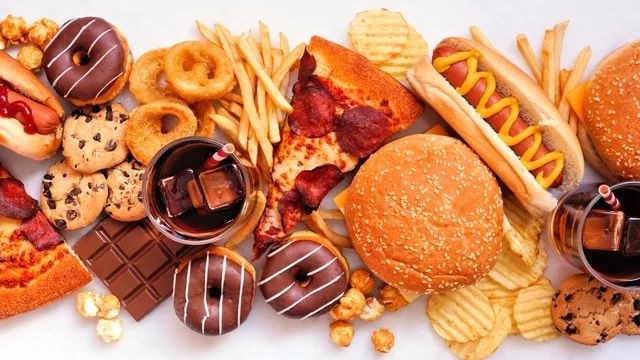 آیا می دانستید: واکنش سیستم ایمنی بدن به فست فودها مانند عفونت باکتریایی است؟
