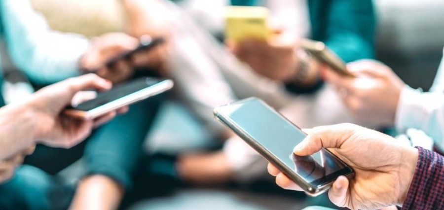 اعتیاد اینترنتی؛ وقتی گوشی بر زندگی غالب میشود
