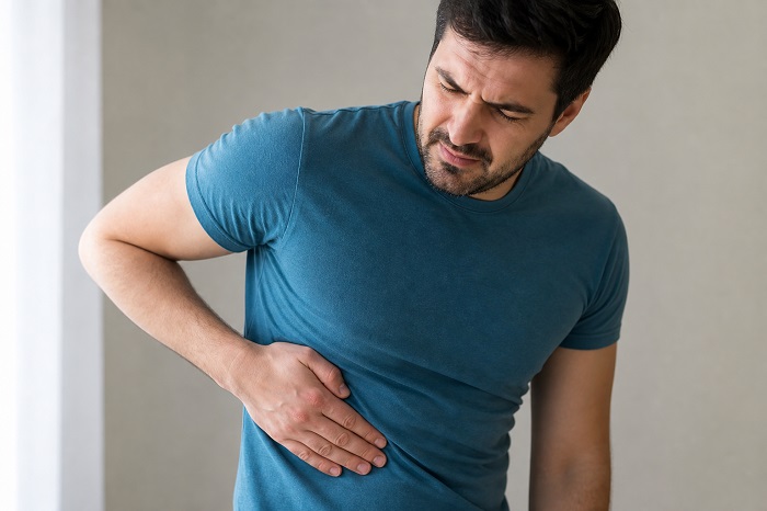 درد سمت چپ پهلو نشانه چیست؟ بررسی کامل علتها و علائم خطر