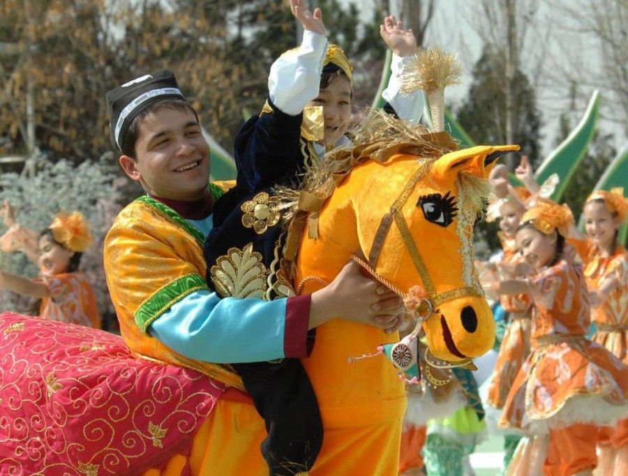 مراسم ازدواج در قرقیزستان | آلا کاچو یا عروس دزدی | آداب و رسوم نوروزی در قرقیزستان | ماه رمضان در قرقیزستان