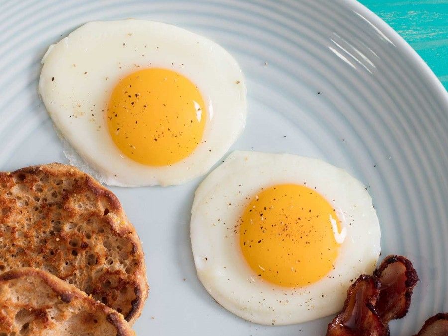 تخم مرغ و کلسترول | چه افرادی نباید در مصرف تخم مرغ زیاده روی کنند؟  