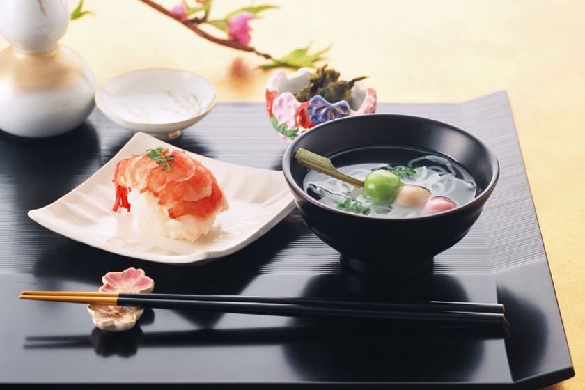 فرهنگ کشور ژاپن | آداب معاشرت مردم ژاپن | فرهنگ غذایی و آداب غذا خوردن ژاپنی‌ها | 12 کاری که هرگز نباید در ژاپن انجام بدهید