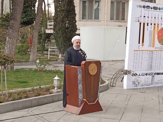 روحانی: هر جناح و گروهی به دلیل انتخابات ۱۴۰۰ در برداشتن تحریم ها سنگ اندازی کند خیانت است