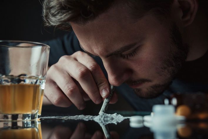 عوارض خطرناک و جبران ناپذیر مصرف همزمان الکل و کوکائین