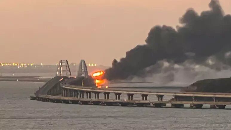  پل کریمه در آتش سوخت 
