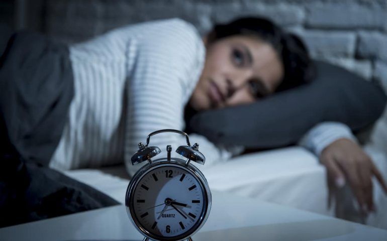 ۹ راهکار مؤثر برای مقابله با بی خوابی