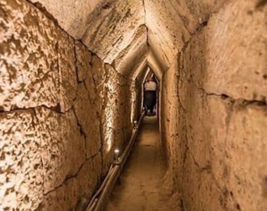  باستان‌شناسانی که به دنبال مقبره کلئوپاترا بودند، تونلی با معجزه هندسی کشف کردند